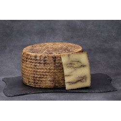 QUESO PURO DE OVEJA CON AJO NEGRO CUÑA 800GR