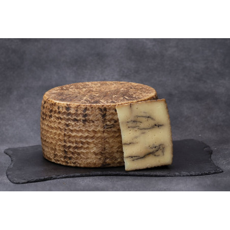 QUESO PURO DE OVEJA CON AJO NEGRO CUÑA 800GR